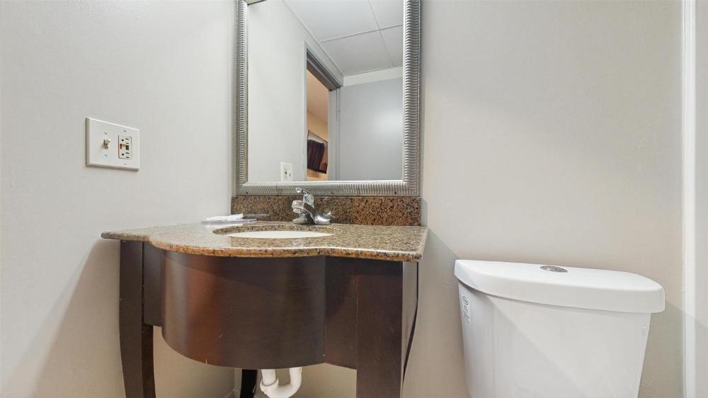 1 Queen Bed, Non-Smoking, Refrigerator & Microwave interior